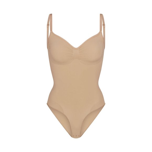 CT1462 NWOT SKIMS SCULPTING BODYSUIT BRIEF WITH SNAPS SIENNA S/